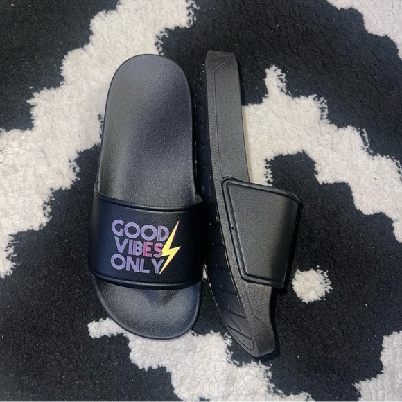 Good Vibes Only Black Slides - Picture 4 of 5